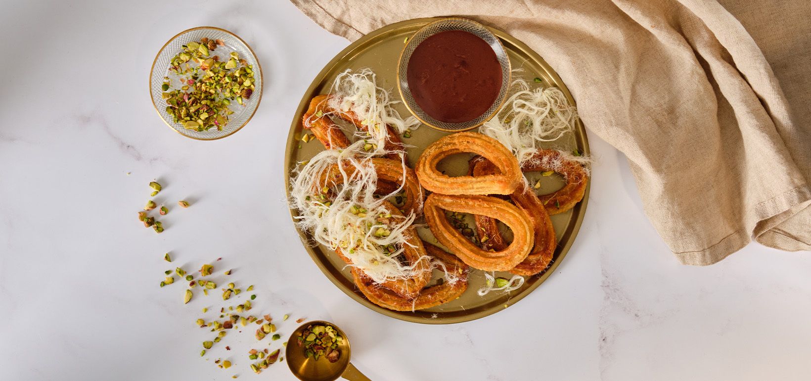 AVIKO Churros с черен шоколад, нишки халва и шамфъстък