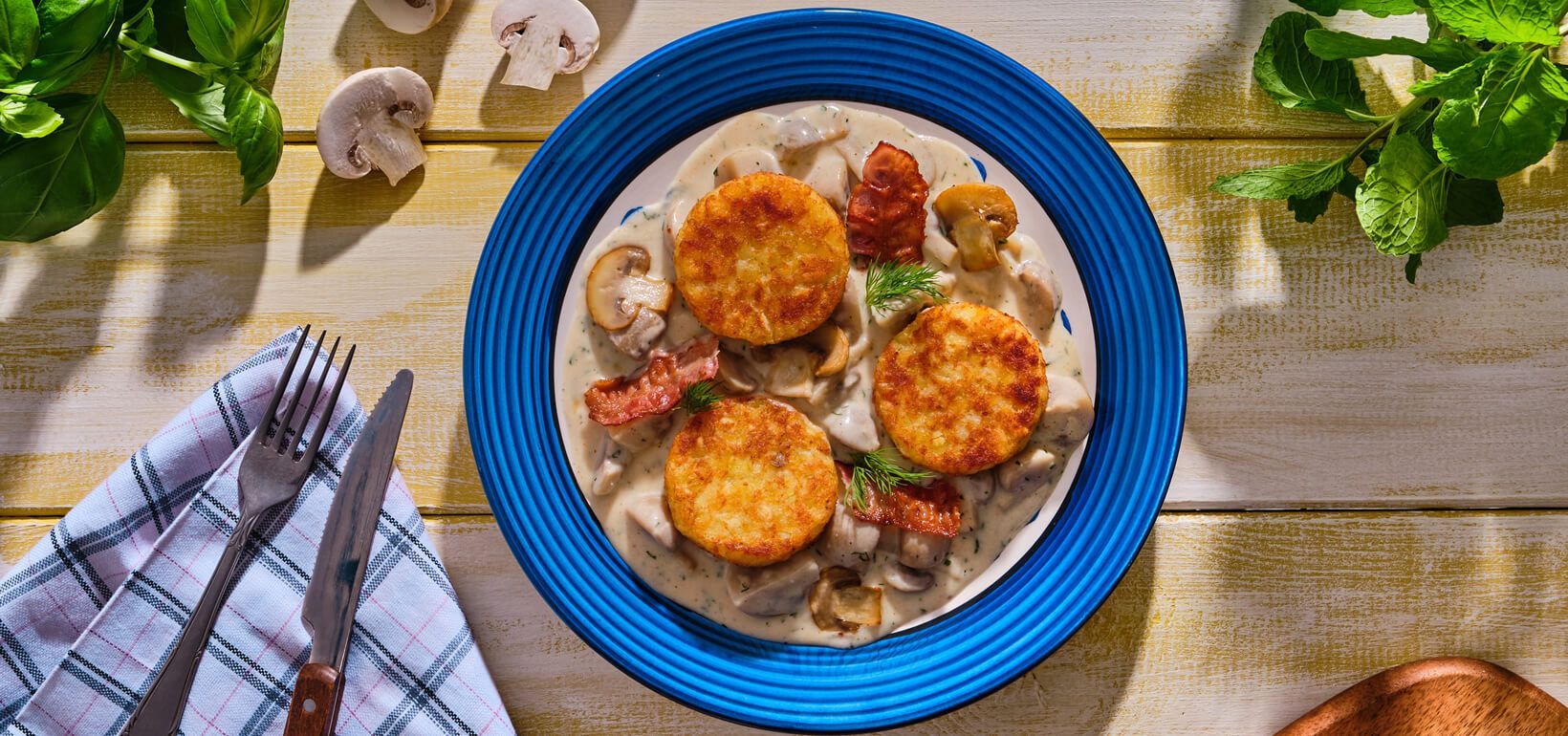 AVIKO Rösti Rondjes Naturel със сос от гъби и бешамел (ciulama de ciuperci) и хрупкав бекон