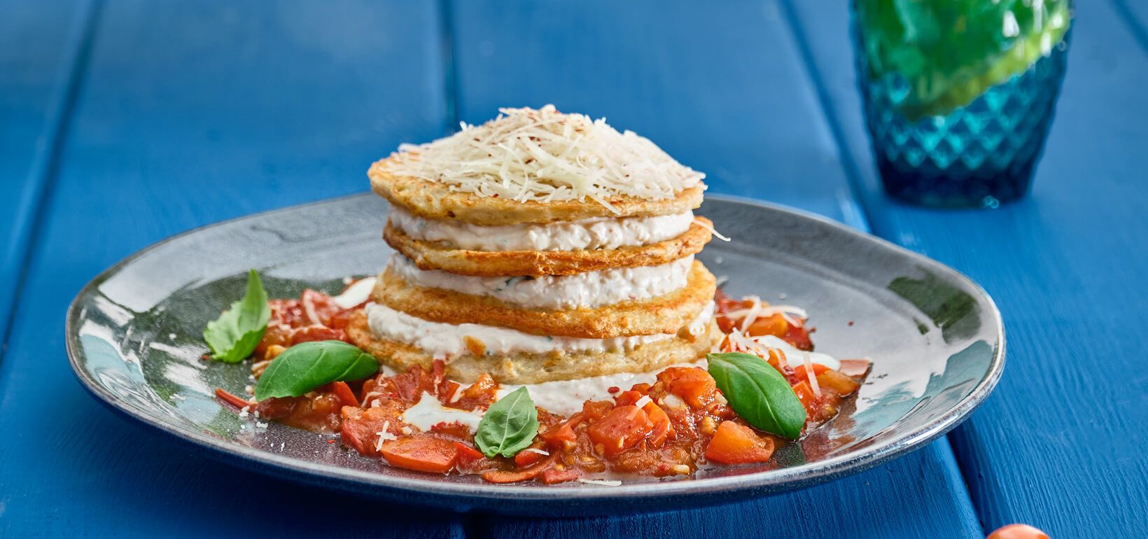 AVIKO Potato pancakes – кейк с мус от извара и доматено-чеснова салца