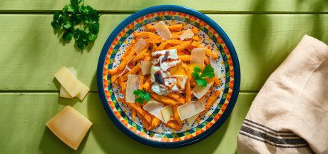 AVIKO Sweet potato fries с поширано яйце от тиган, отлежало сирене и крем от балсамов оцет