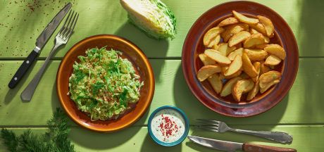 AVIKO Pati Parts със салата от прясно зеле и горчично-копърен сос