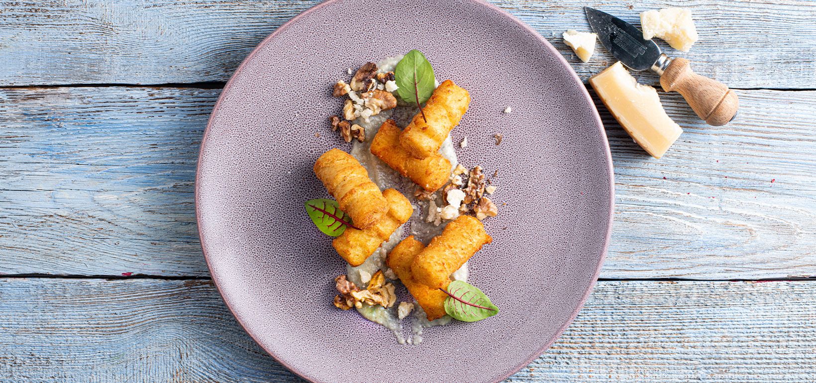 AVIKO Pom' Croquettes със сос от четири вида сирена и печени орехи