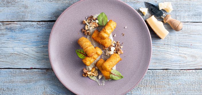 AVIKO Pom' Croquettes със сос от четири вида сирена и печени орехи