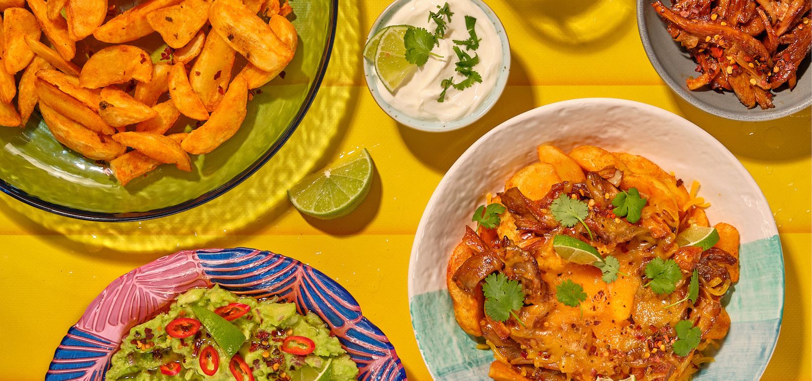 AVIKO Pati Parts с накъсани гъби, запечени със сирене, сервирани с авокадо и заквасена сметана