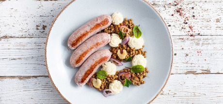 Леща със салсича, целина и домати с AVIKO Purée с мляко и масло